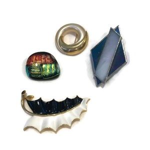 🌻4 brooches, 3 vintage and one 10 years or more.